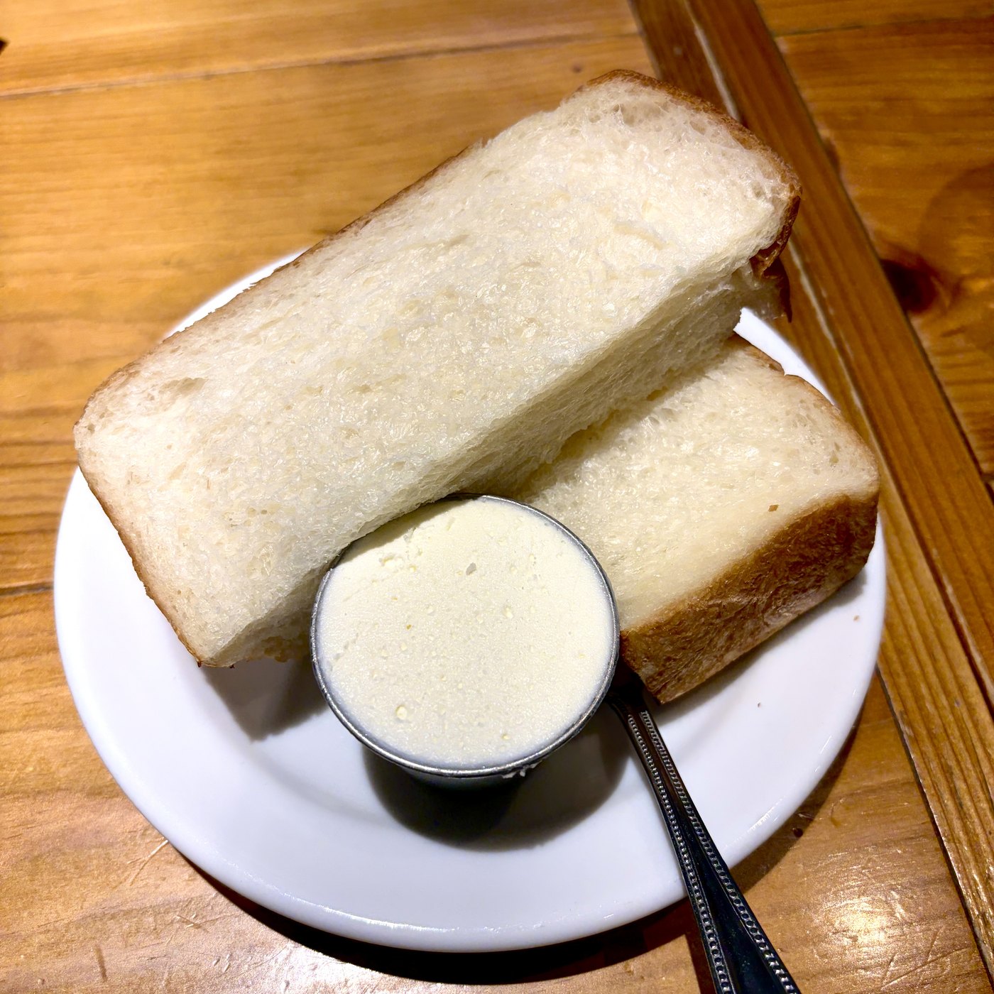 ワンハンドレッド食パンとホイップバター