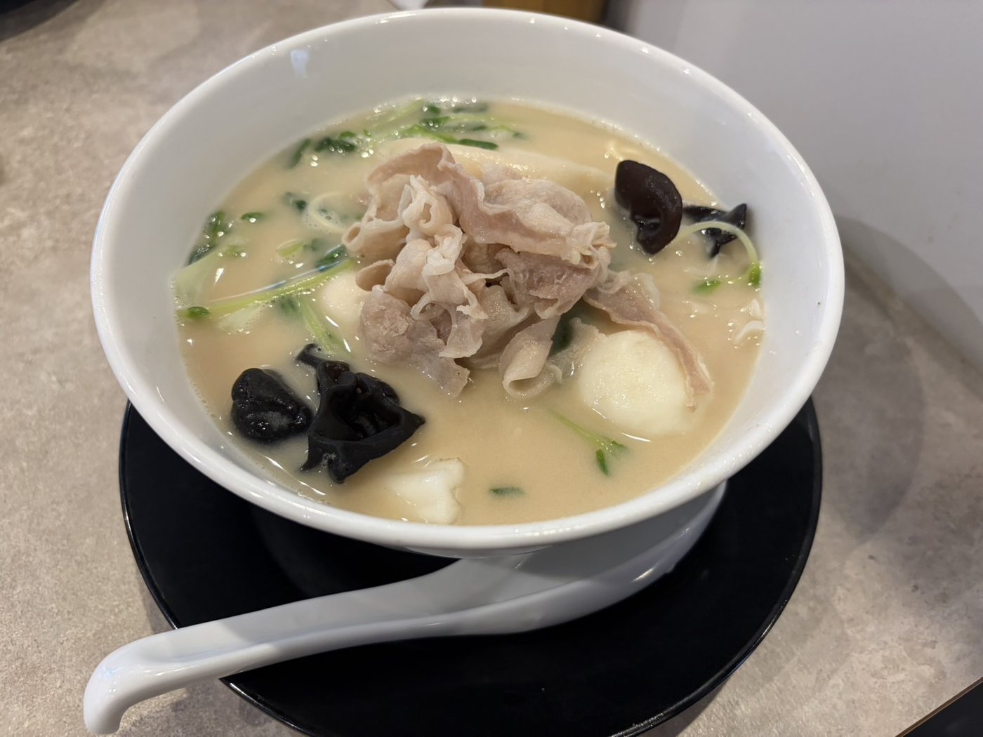 牛骨白湯スープの麻辣湯