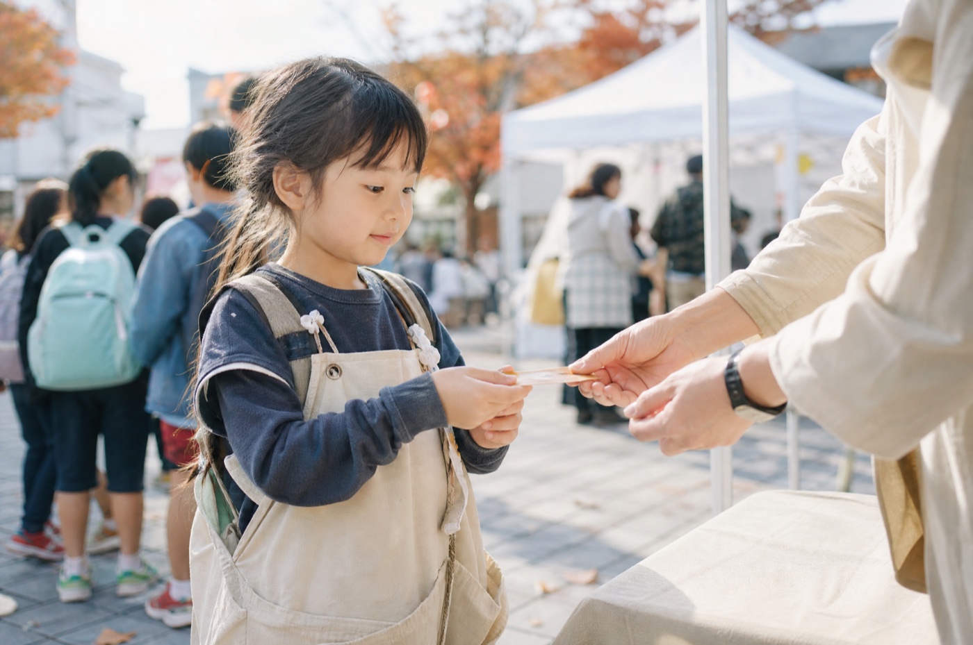 企業のブースで整理券を受け取るイメージ