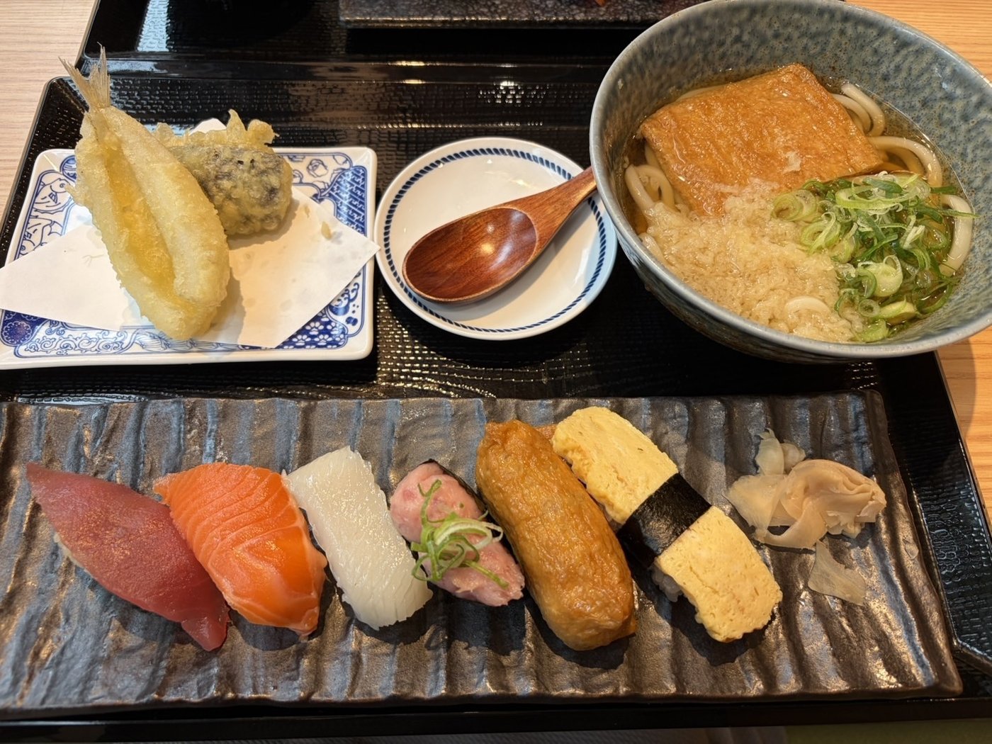 杉玉 流山おおたかの森店の杉玉定食(握り・天ぷら・うどん)